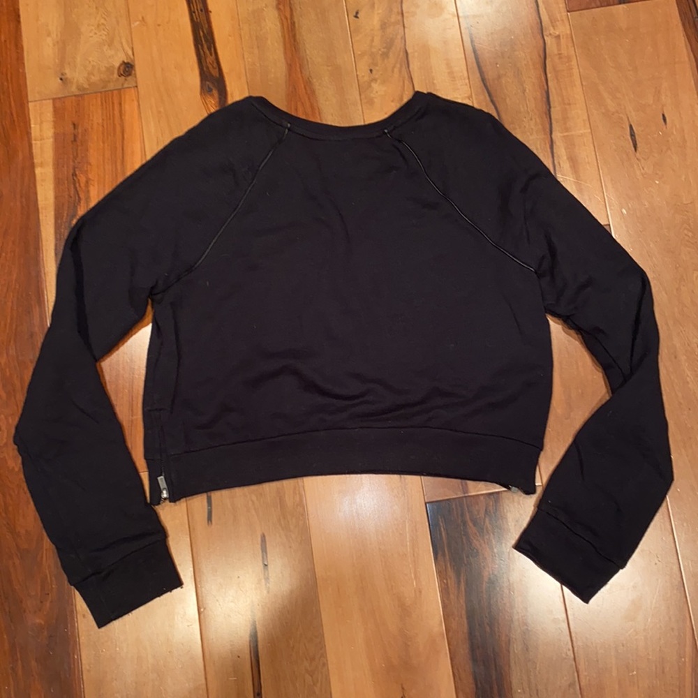 LIKE NEW- ABERCROMBIE & FITCH FAUX LEATHER ZIPPER ACCENT FLEECE CREWNECK- MEDIUM - Picture 6 of 6